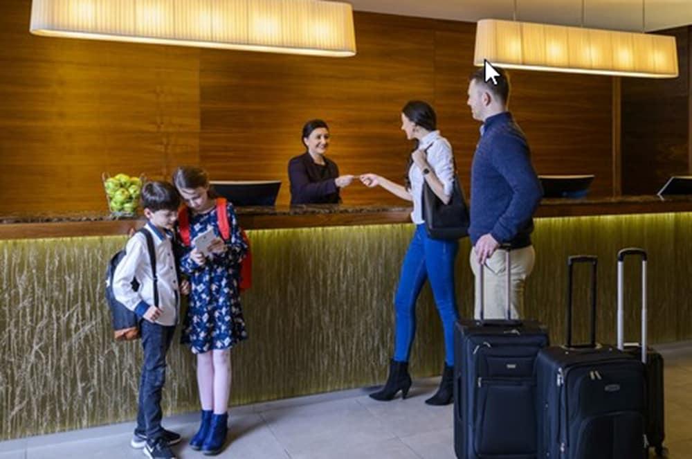 Cork International Hotel Екстериор снимка